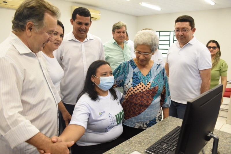 Regina Sousa entrega polo da Uapi e kits de irrigação em Lagoa de São Francisco