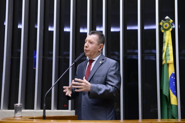 Proposta prevê abatimento no Imposto de Renda para empresa que apoiar doação de leite materno