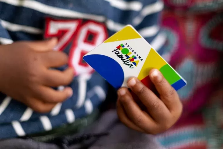 Mais de 2,4 milhões de famílias baianas recebem o Bolsa Família a partir desta segunda (17)