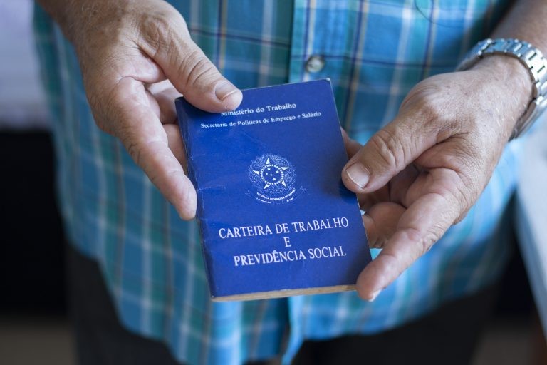 Câmara dos Deputados avalia panorama do trabalho no Brasil; acompanhe