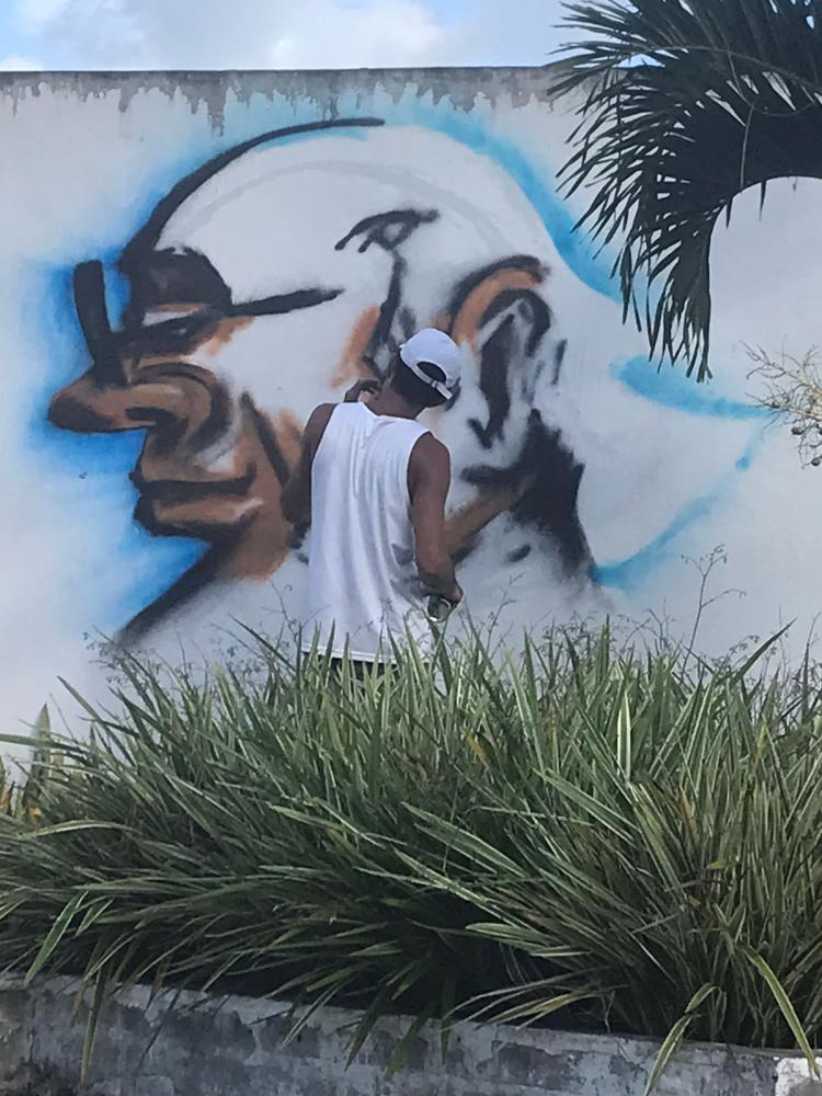 Homenagens ao artista alemão Hansen Bahia.