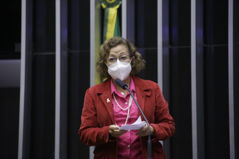 Proposta responsabiliza torcidas por conflitos no entorno dos estádios