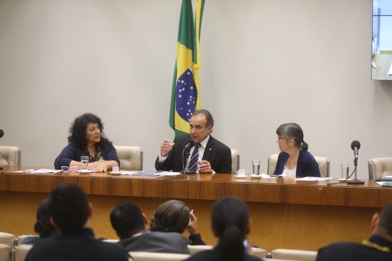 Frente Parlamentar em Defesa do Trânsito Seguro pede redução do limite de velocidade em vias urbanas