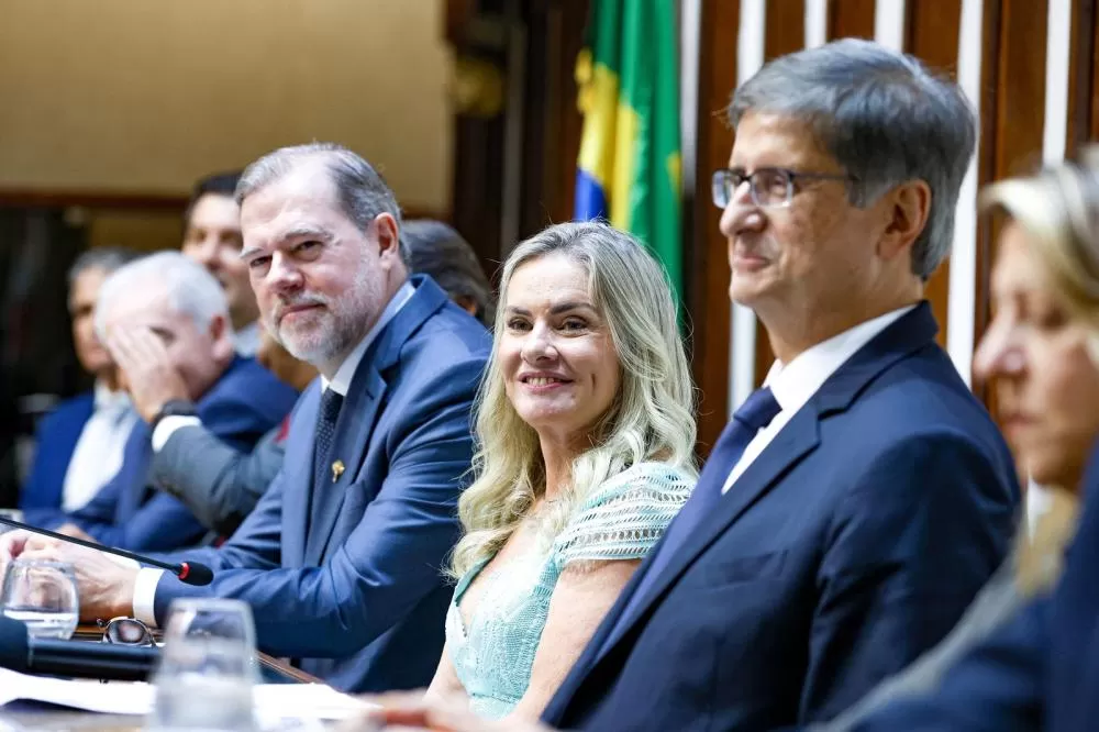 Sessão em homenagem ao ministro Dias Toffoli e ao procurador-geral Paulo Gonet é marcada pela emoção.