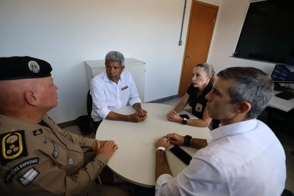 Governador se reúne com chefes das forças de segurança e discute ações para a elucidação do sequestro de presidente do Partido Verde.