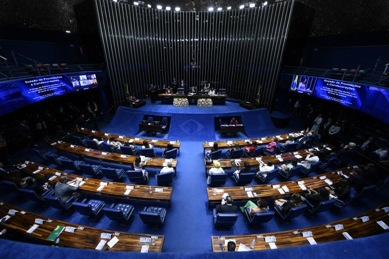 STF afasta imunidade parlamentar e abre ações contra senador Kajuru