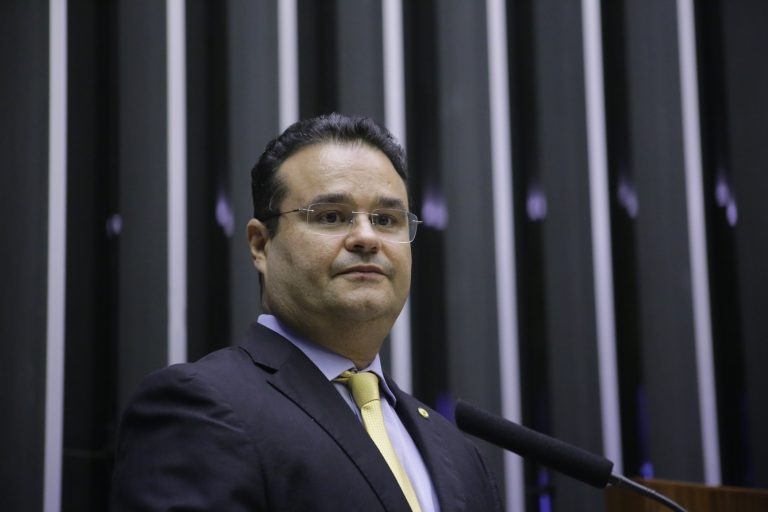 CCJ aprova permissão para instituição de pesquisa privada receber estímulo governamental