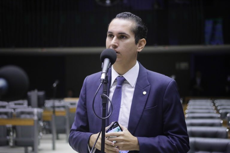 Deputados aprovam urgência para projeto que susta reajuste de tarifas de energia no Ceará
