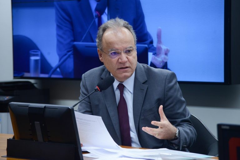 Grupo que analisa proposta de semipresidencialismo tem audiência nesta quarta-feira