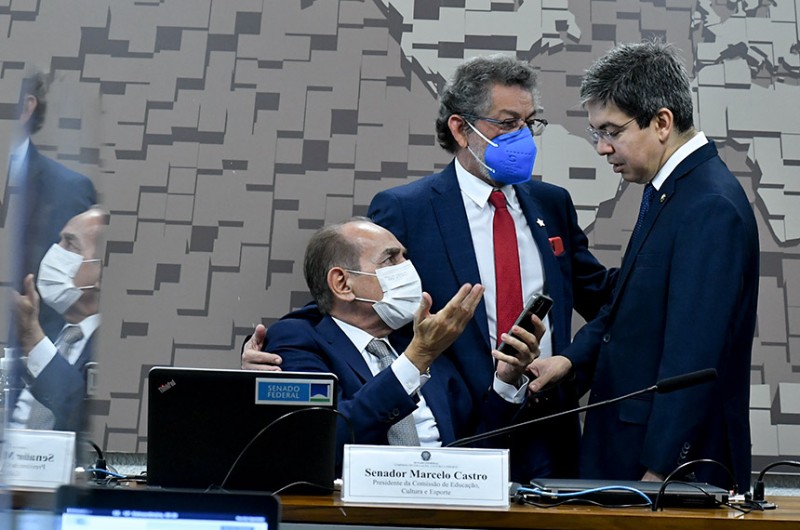 Servidora do MEC confirma a senadores que relatou denúncia ao ministro