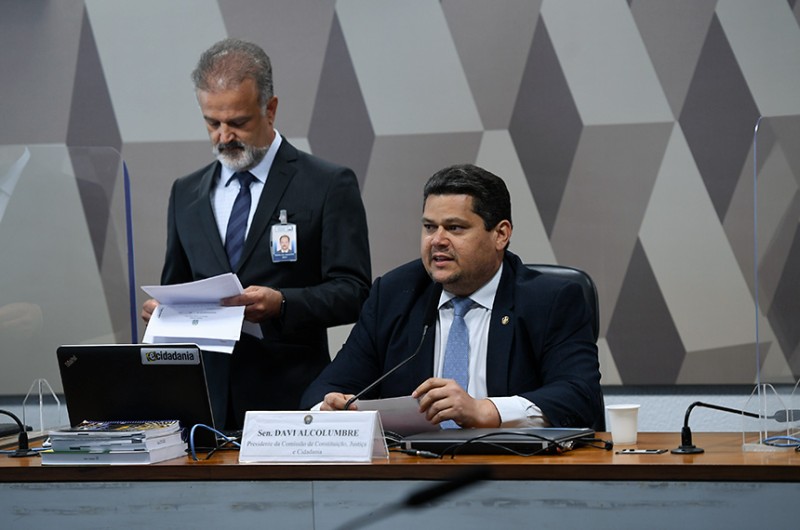 Carteira de radialista vale como documento de identidade, confirma CCJ
