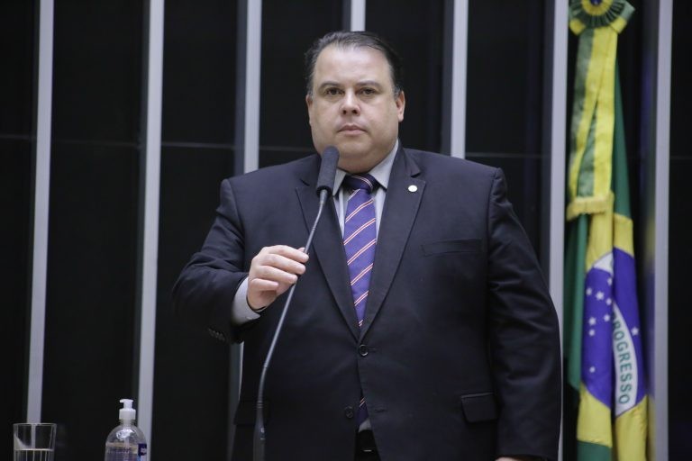 Comissão aprova proposta que dá mais verbas ao desporto de surdos
