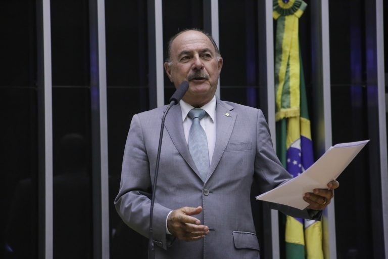 Comissão aprova a antecipação de FGTS e Imposto de Renda a órfãos