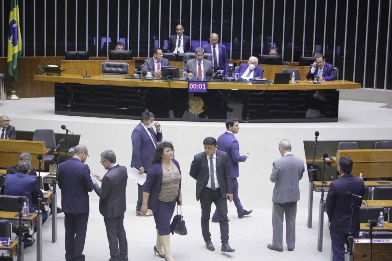 Câmara aprova MP que isenta imposto das operações de arrendamento de aeronaves; acompanhe