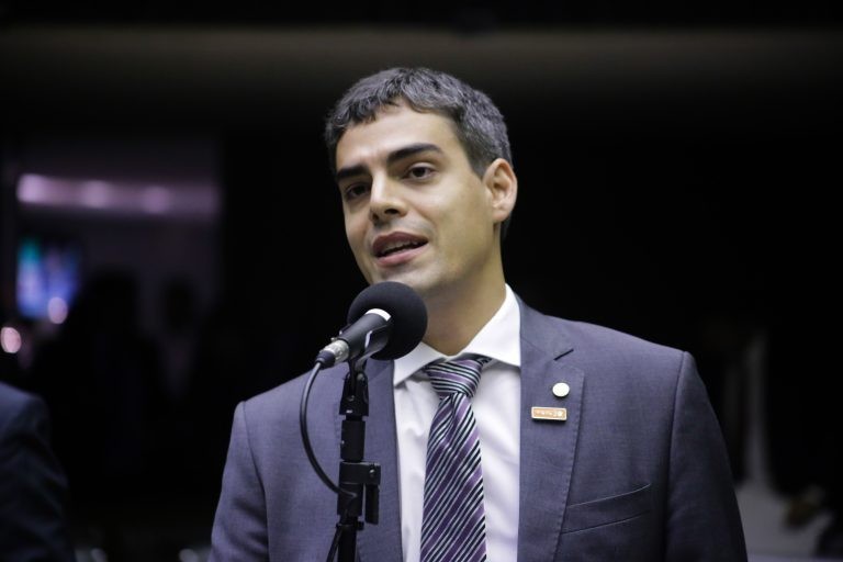 Partido Novo declara voto contrário ao piso salarial da enfermagem; acompanhe