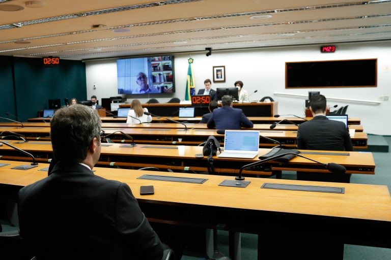 Grupo de trabalho que discute semipresidencialismo vê avanços na redução do número de partidos