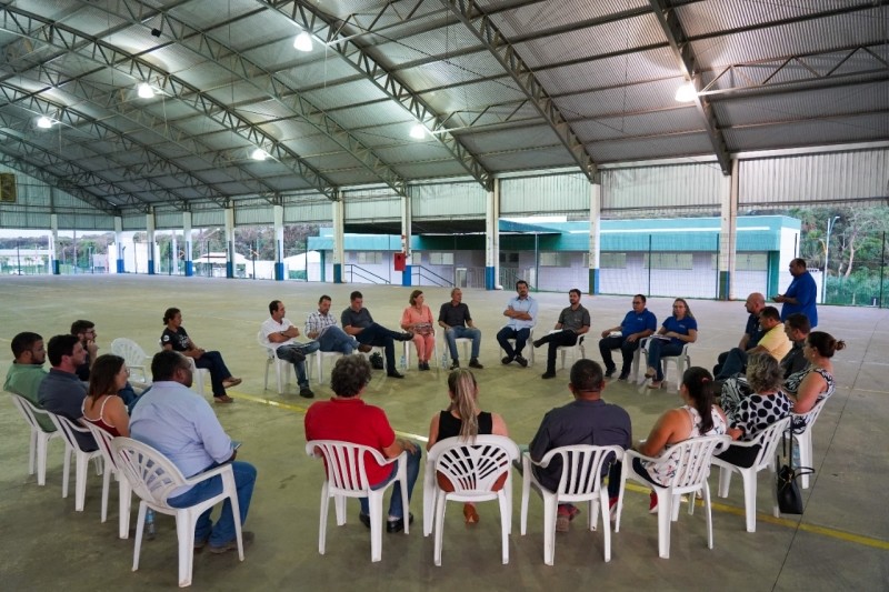 Prefeitura discute melhorias durante terceira reunião com presidentes de bairros