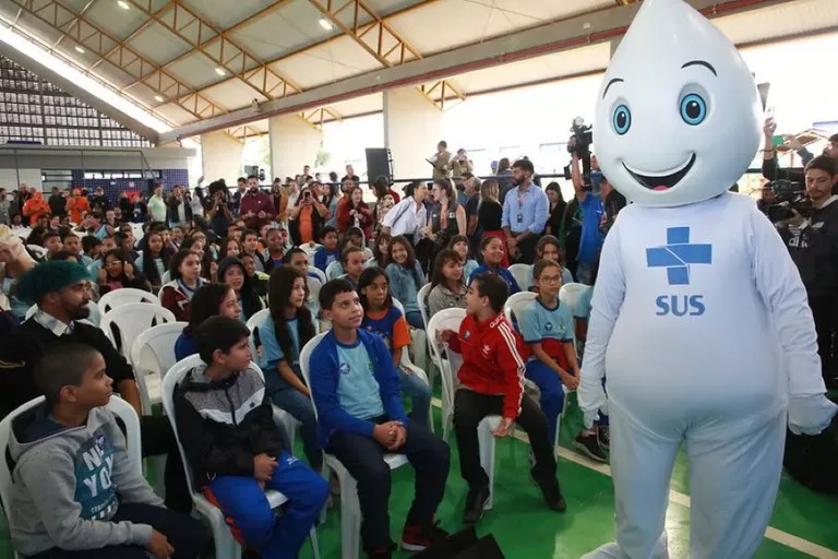 Campanha de vacinação nas escolas tem início nesta segunda-feira (14).