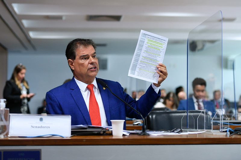 Senadores cobram solução de aéreas para franquia de bagagem em voo