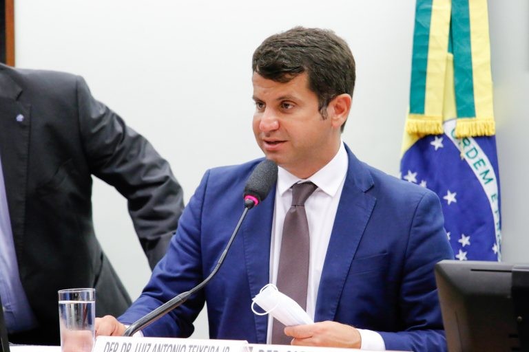 Comissão aprova lista de remédios contra câncer em benefício fiscal