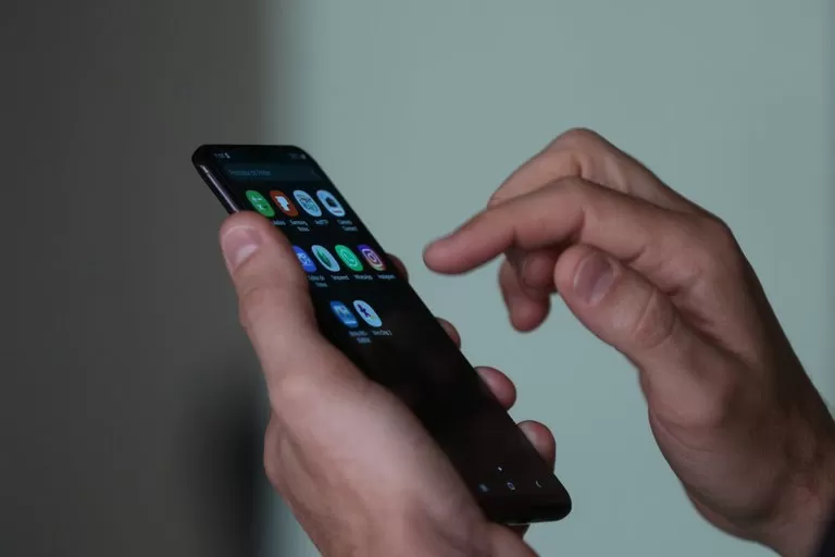 Governo amplia Celular Seguro com alertas por WhatsApp. Bahia registra aumento de 10,3% em roubos de celulares entre 2022 e 2023.