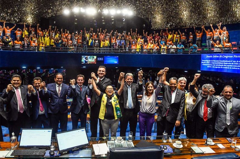 Congresso promulga emenda do piso salarial dos agentes comunitários de saúde