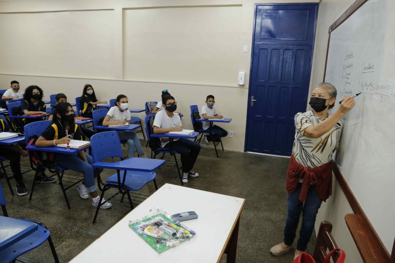 Governo do Amazonas lança editais de processo seletivo para contratação de 416 profissionais da educação