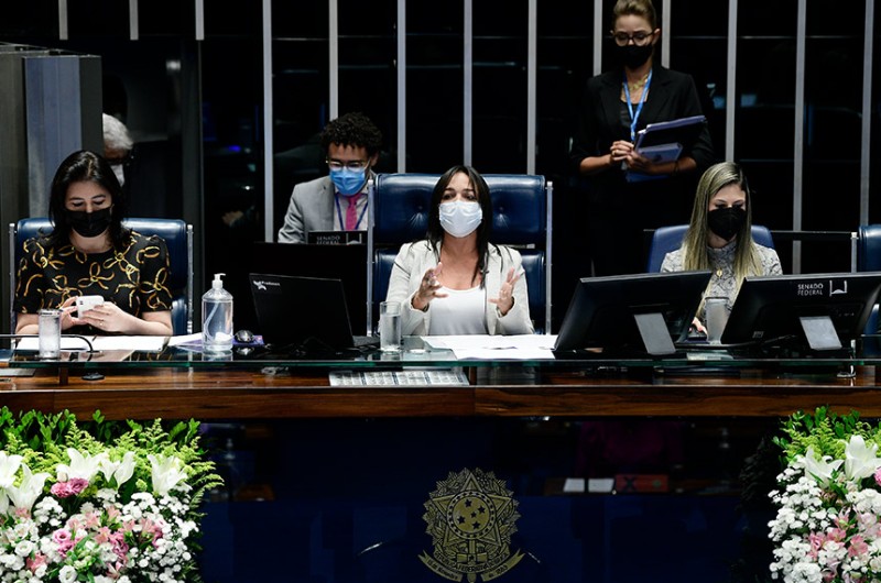 Bancada feminina fará seminário para estimular participação da mulher na política