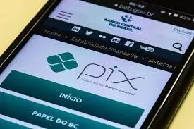 Pix por aproximação começa a operar no Brasil, mas usuários de iPhone ficam de fora.