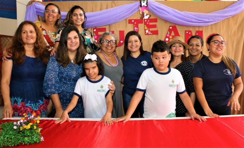 Em Manaus, escola que atende alunos com deficiência visual promove homenagens às mães