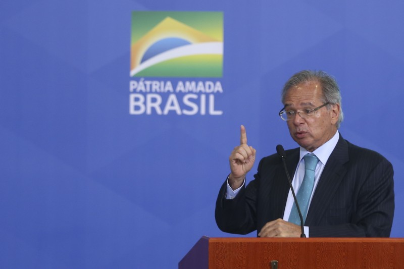Ministro da Economia defende taxar super-ricos e desonerar empresas