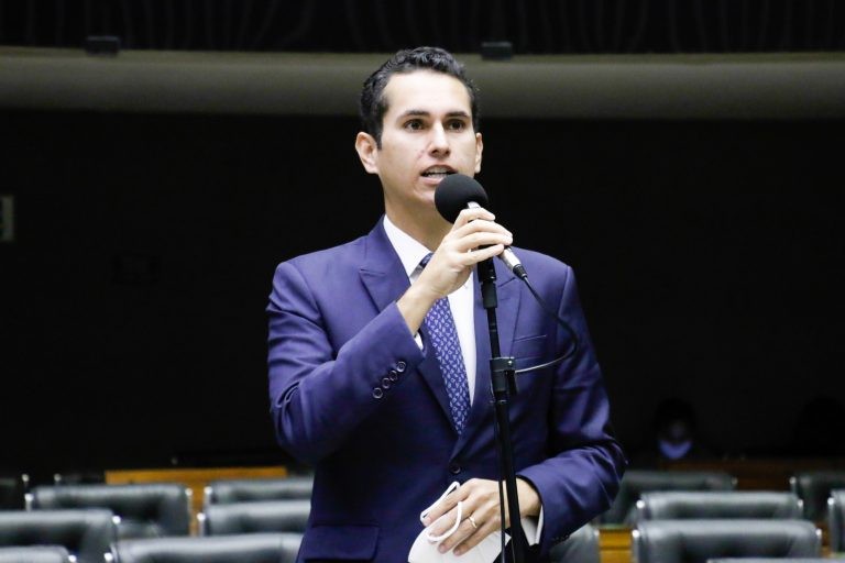 Projeto suspende decisão da Aneel que aumentou de conta de luz no Ceará
