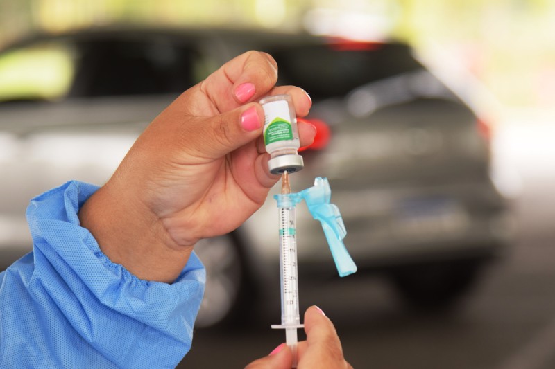 Com 1 milhão de doses aplicadas, Paraná continua campanha de vacinação contra Influenza