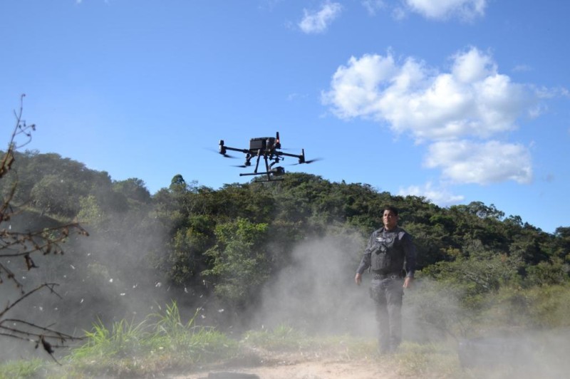 Drones apreendidos do crime estão sendo usados para patrulhar o espaço aéreo de unidades prisionais  