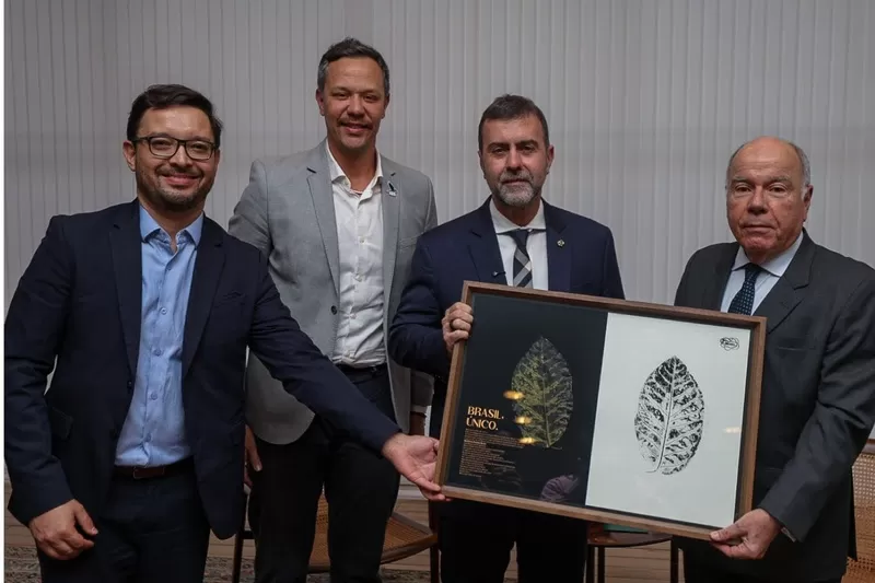 Embratur apresenta Plano Brasis ao ministro das Relações exteriores.