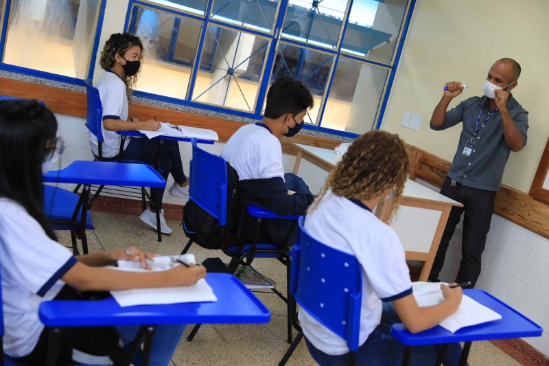 Governo do Amazonas prorroga inscrições de pós-graduação gratuita para professores e pedagogos até 31 de maio