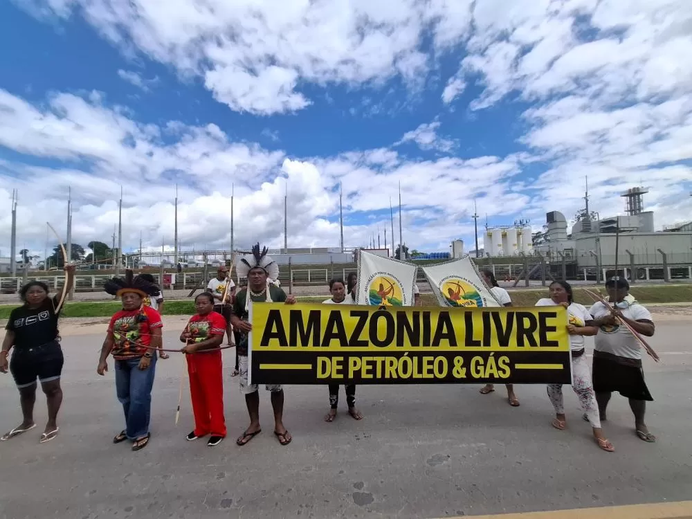 Brasil leiloa blocos de petróleo na Amazônia sem consulta às comunidades locais e ignora crise climática, denunciam organizações e lideranças.