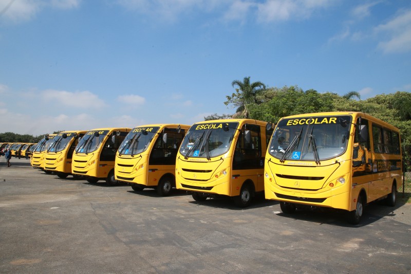 SP destina R$ 280,4 milhões para compra de ônibus escolares e caminhões para merenda