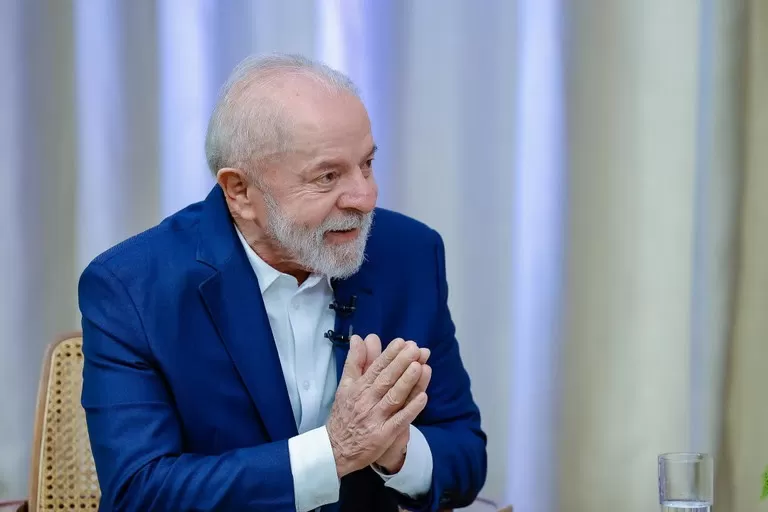 Lula defende esforço por justiça tributária: trabalhar por um país de padrão de classe média.