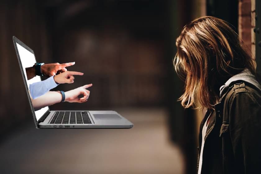 Violência digital e desenformação. Foto: Reprodução internet elsemanario.com 