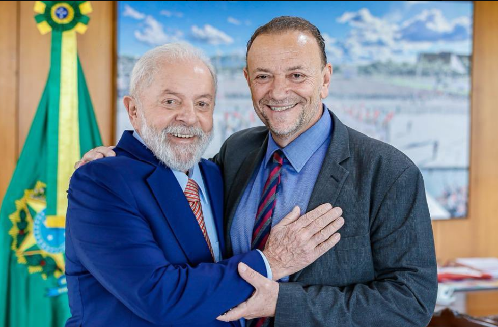 Edinho Silva assume presidência do PT com recado à militância: “Reeleger Lula em 2026 é derrotar o fascismo”.