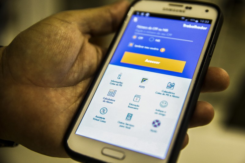 Trabalhadores nascidos em abril podem sacar até R$ 1 mil do FGTS