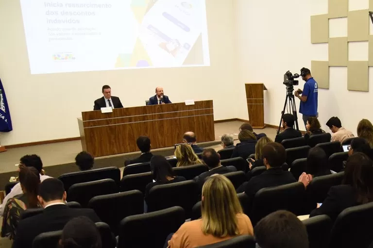 Aposentados podem aderir a acordo para devolução de descontos indevidos a partir desta sexta (11).