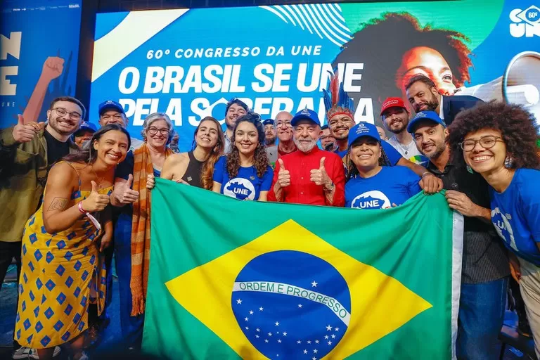 Durante 60º Congresso da UNE, presidente Lula sanciona lei que amplia assistência estudantil.