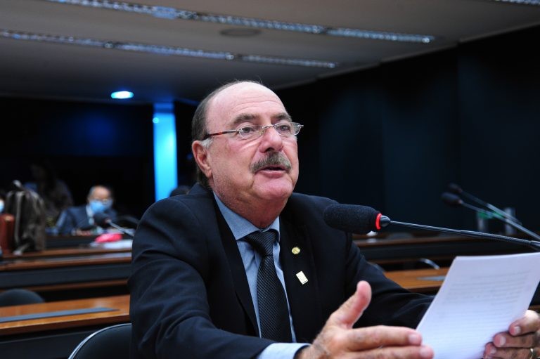 Comissão aprova exigência de nível médio para técnicos e auxiliares de saúde bucal