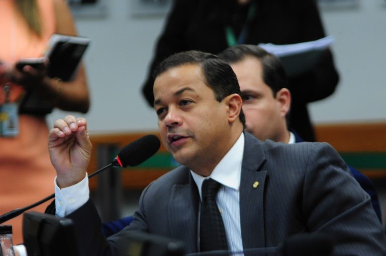 CCJ aprova porte de arma a policial penal mesmo sem dedicação exclusiva