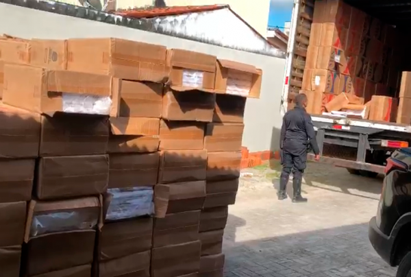 Polícia Militar apreende mais de 6 milhões de cigarros contrabandeados em Itapipoca