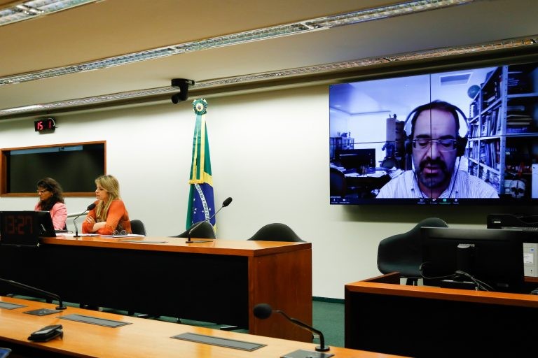 Deputados e especialistas cobram inclusão de medicamento para mielofibrose no SUS