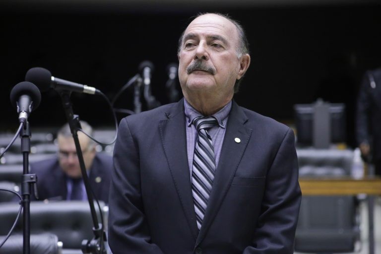 Deputados aprovam projeto que cria campanha Outubrinho Rosa; acompanhe