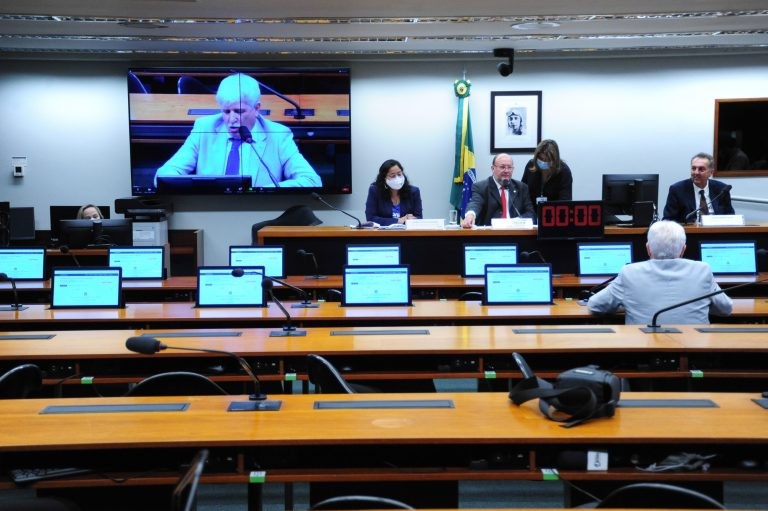 Eletricitários pedem apoio de deputados para barrar privatização da Eletrobras, em análise no TCU
